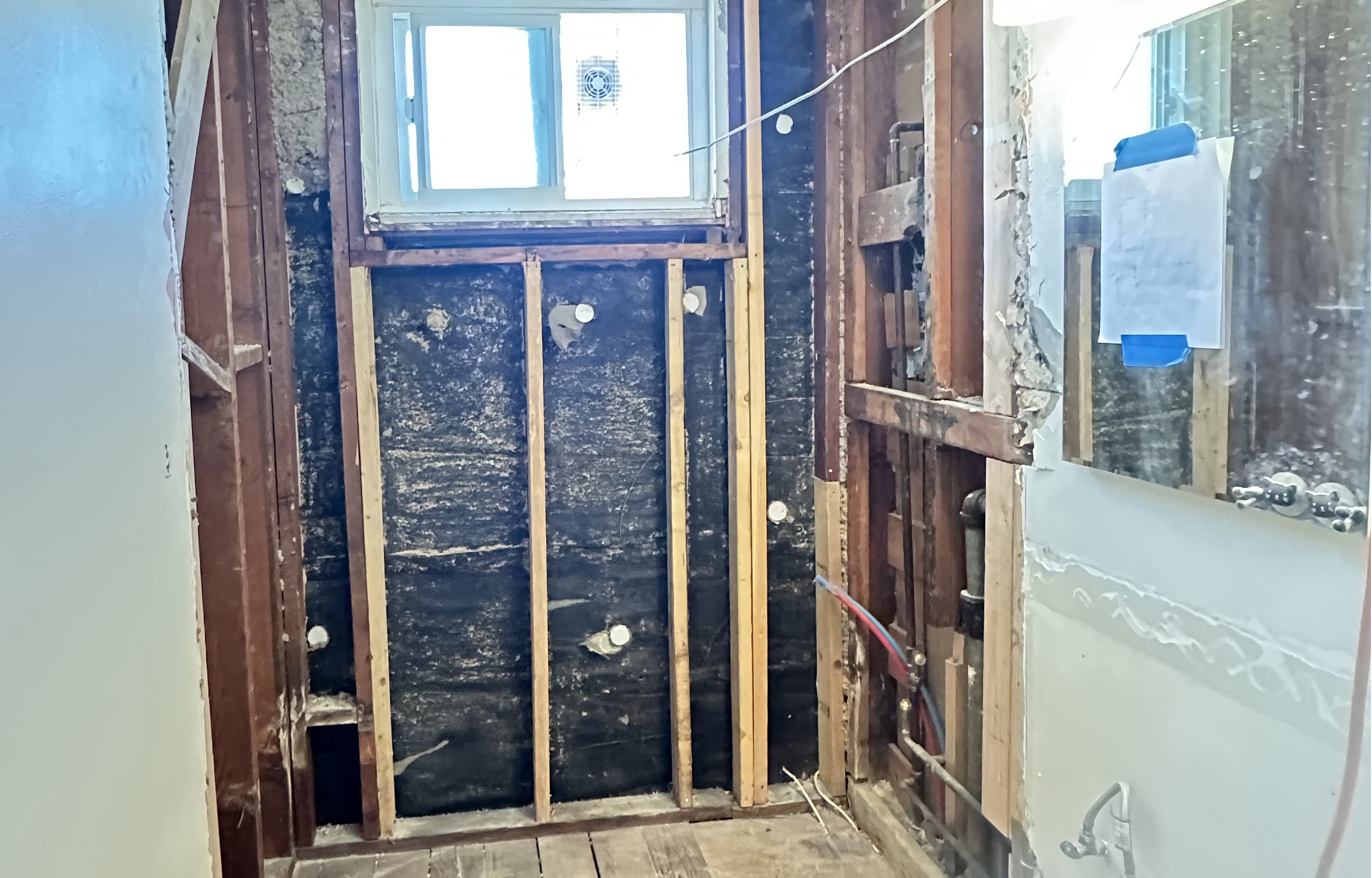 small_bathroom_remodeling_before small_bathroom_remodeling_before